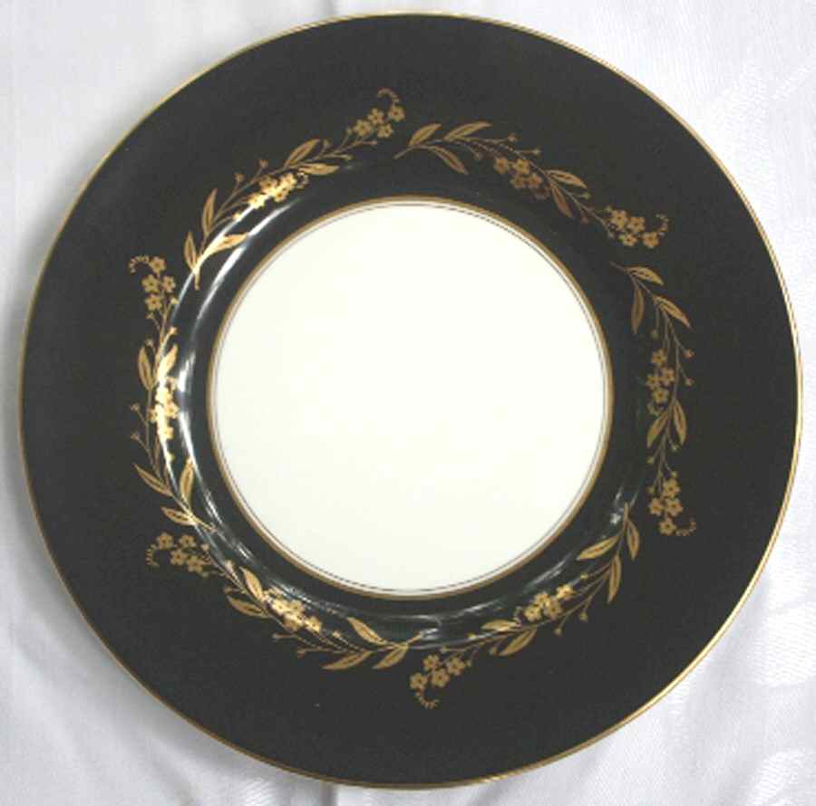 Z2489 Dinner Plate by Royal Worcester-1