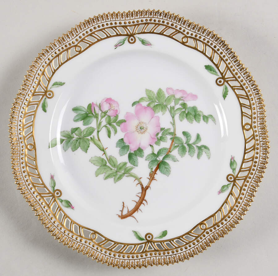Flora Danica (1790 To 1960) 9" Pierced Luncheon Plate/Fruit Std-Rosa rubiginosa. L. by Royal Copenhagen-1