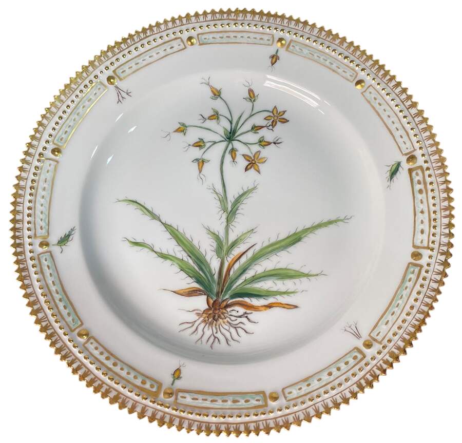 Flora Danica (1790 To 1960) Luncheon Plate Bakkelidsel carlina vulgaris by Royal Copenhagen-1