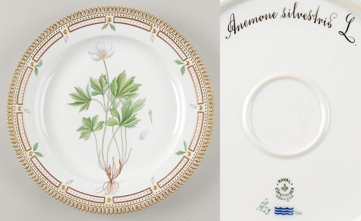 Flora Danica (1790 To 1960) 11" Round Platter-Anemone silvestris L by Royal Copenhagen-1