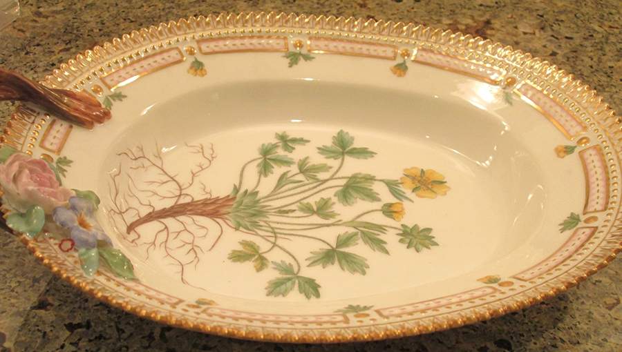 Flora Danica (1790 To 1960) 9" Oval Handled Pickle/Accent-Potentilla emarginal by Royal Copenhagen-1