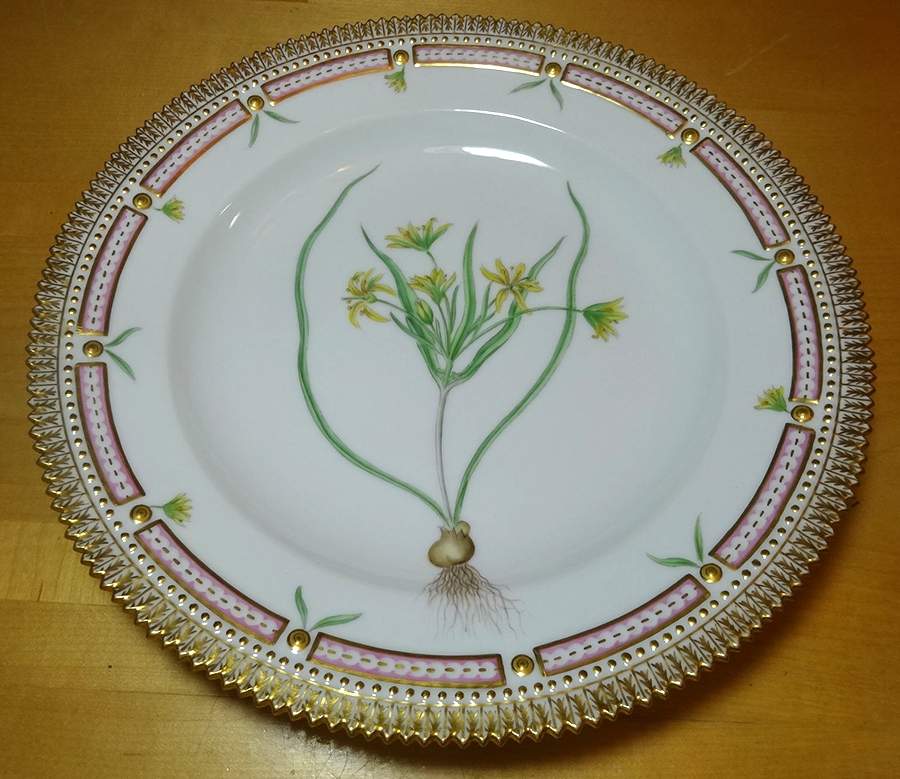 Flora Danica (1790 To 1960) Dinner Plate-Gagea arveniss Schult. by Royal Copenhagen-1