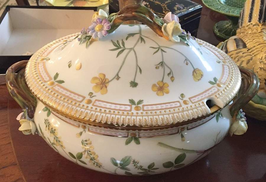 Flora Danica (1790 To 1960) 4 Qt Oval Tureen & Lid-Mecil w,Potent rep,Ran poly by Royal Copenhagen-1