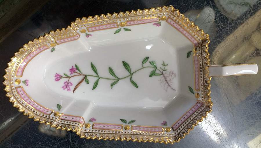 Flora Danica (1790 To 1960) 7" Pickle/Accent Dish-Epilobium alpinum by Royal Copenhagen-1