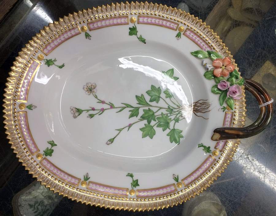 Flora Danica (1790 To 1960) 9" Oval Handled Pickle/Accent-Saxifraga cernua by Royal Copenhagen-1