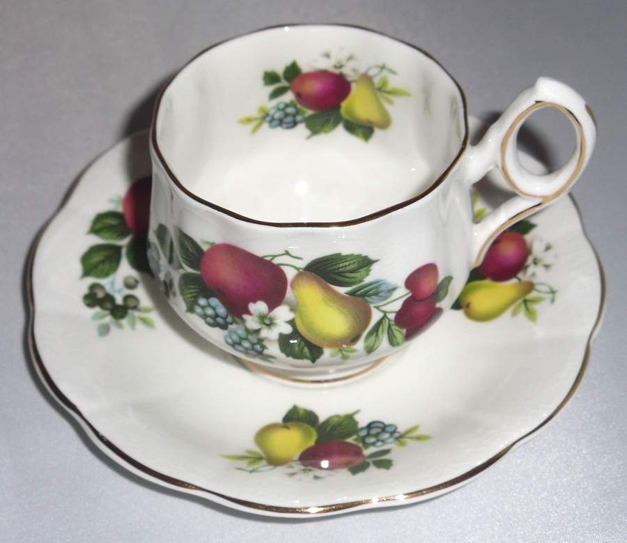 RIA89 Footed Cup & Saucer Set by Rosina-Queens-1