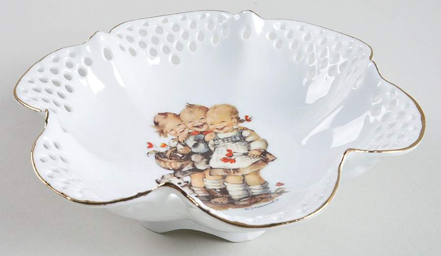 Follow the Leader Pierced Bon Bon by Reutter Porzellan-1