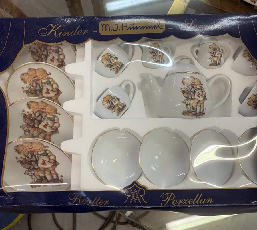 Follow the Leader 17pc Toy Tea Set (4 PLAT3,4 C&S,CR,SU,TP) by Reutter Porzellan-1