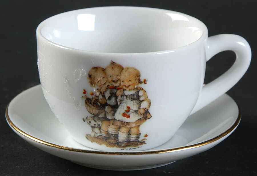 Follow the Leader Flat Toy Cup and Saucer Set by Reutter Porzellan-1