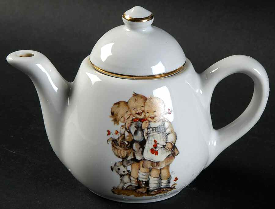 Follow the Leader Toy Teapot & Lid by Reutter Porzellan-1