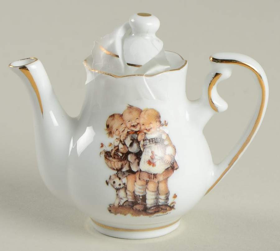 Follow the Leader Toy Teapot & Lid by Reutter Porzellan-1