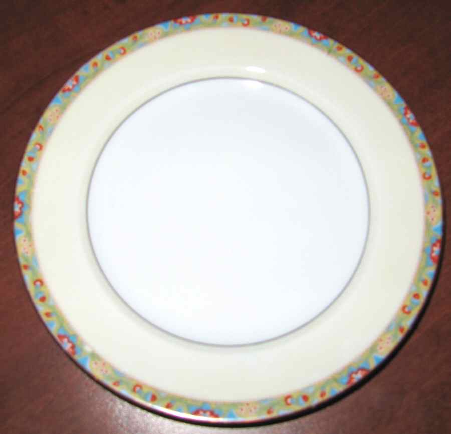 ROB447 Dinner Plate by Royal Bayreuth-1