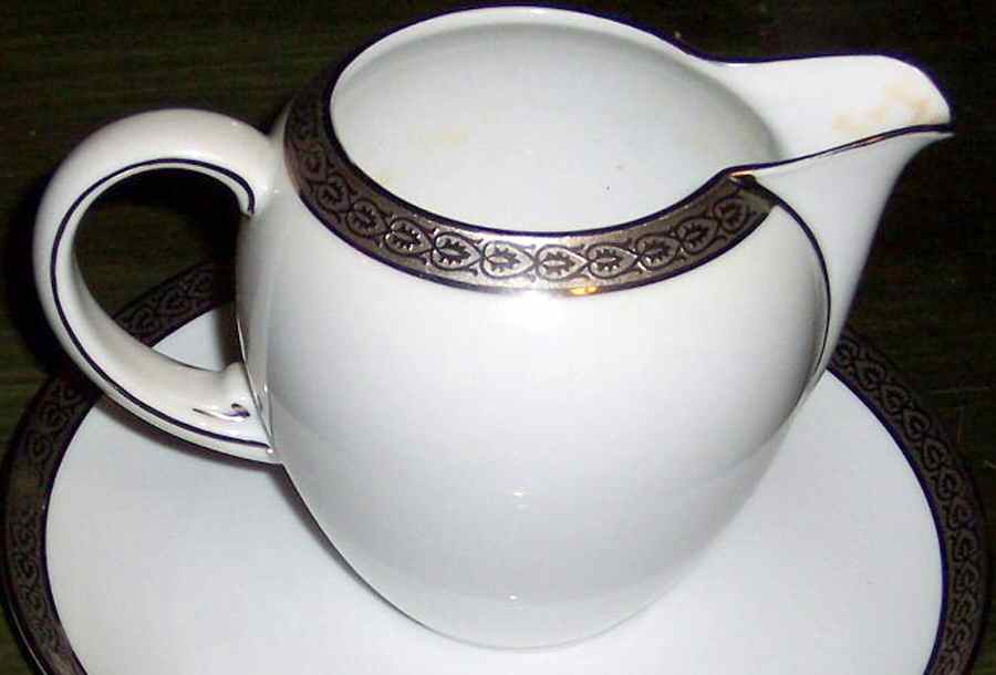 ROT303 Creamer by Royal Tettau-1