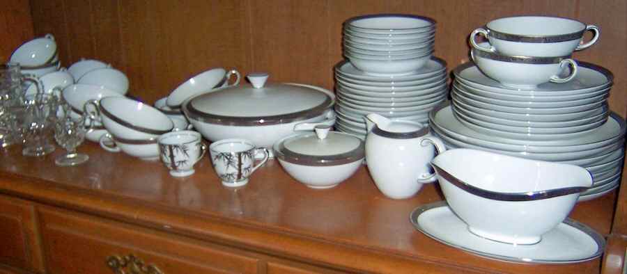 ROT303 Gravy Boat & Underplate by Royal Tettau-1