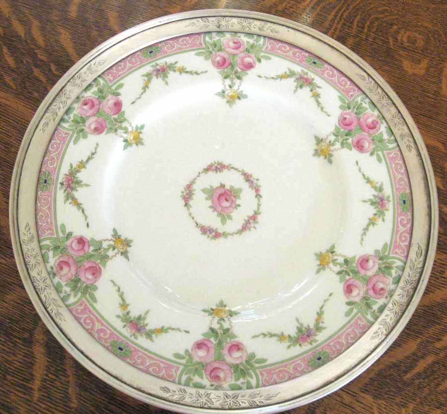 C7111 Dinner Plate by Royal Worcester-1