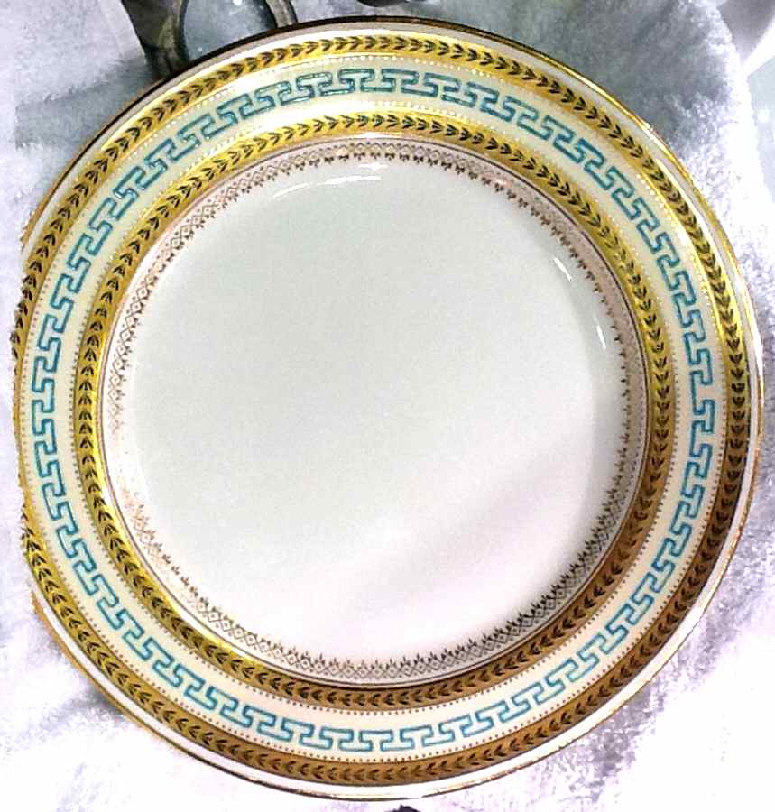RD331 Dinner Plate by Royal Doulton-1