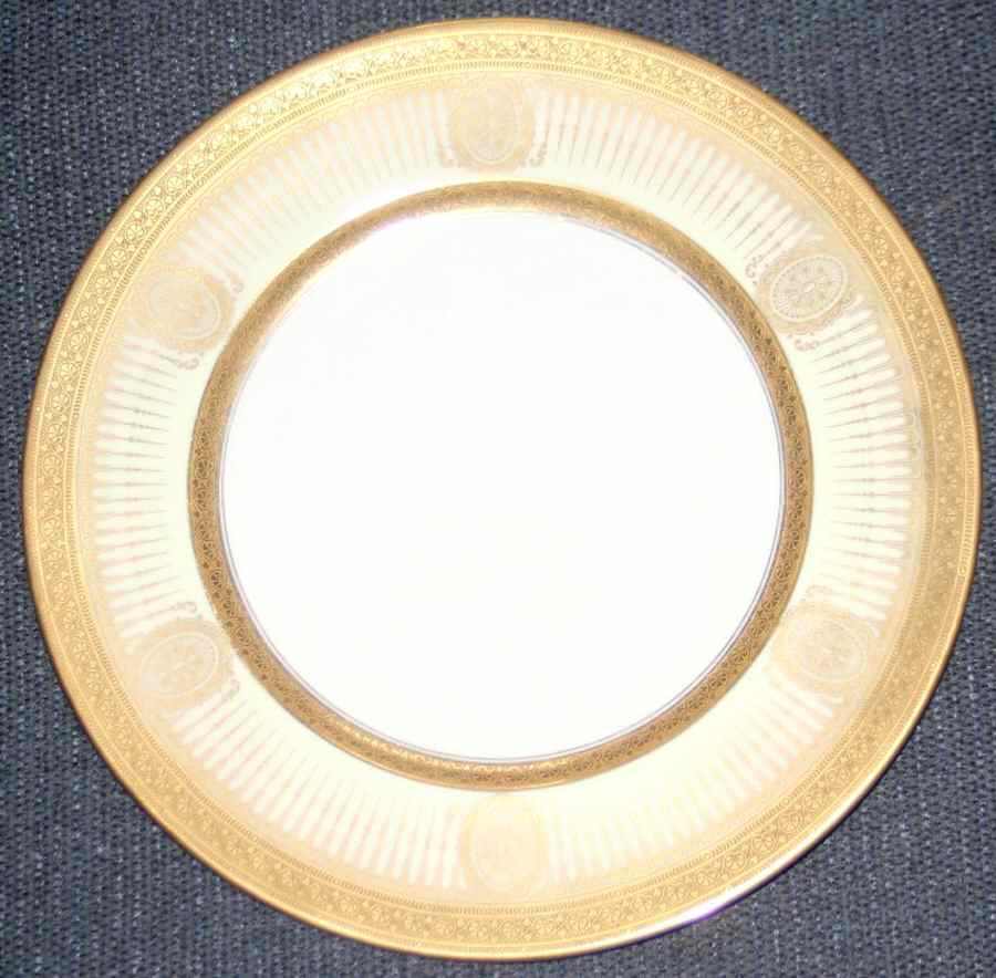 V3195 Dinner Plate by Royal Cauldon-1