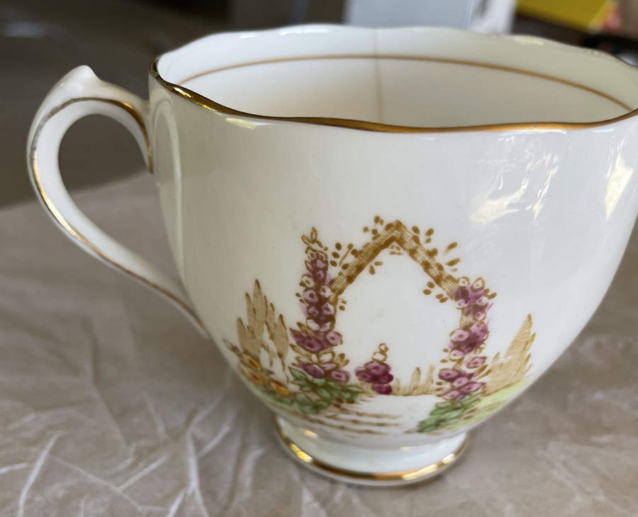 8504 Footed Cup by Roslyn (England)-1
