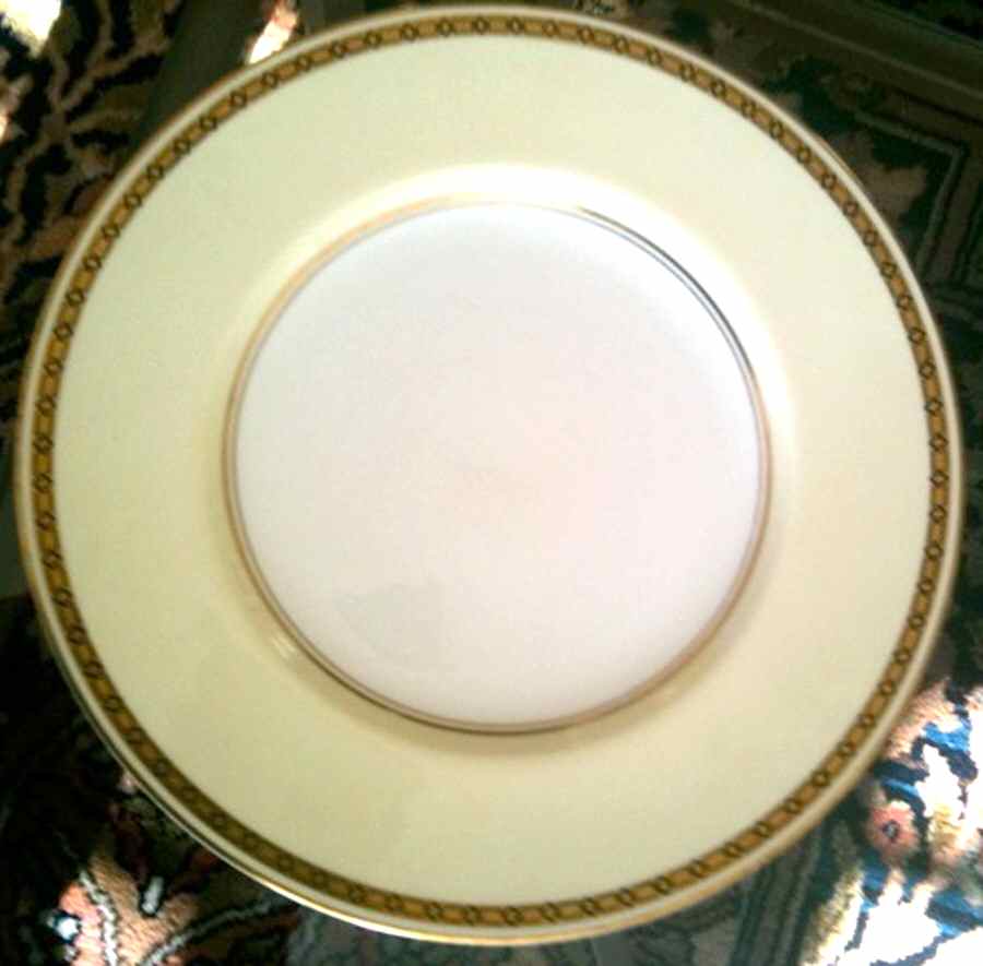 Z1472 Dinner Plate by Royal Worcester-1