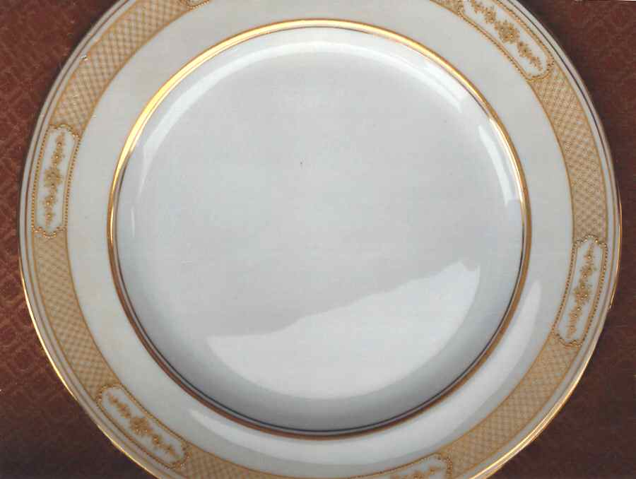 E8047 Dinner Plate by Royal Doulton-1
