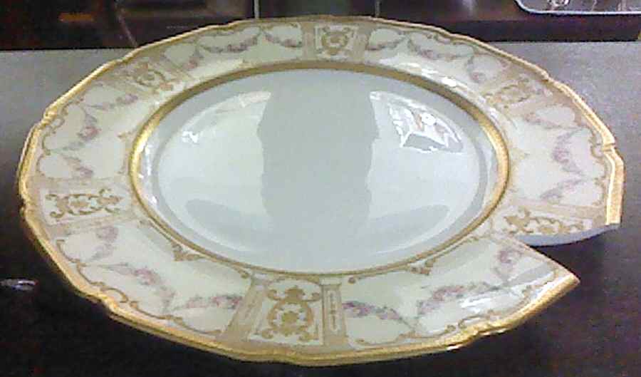RD335 Dinner Plate by Royal Doulton-1