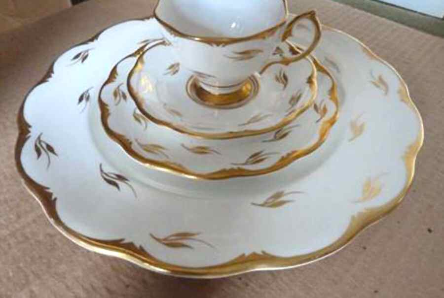 ROA258 Dinner Plate by Royal Albert-1
