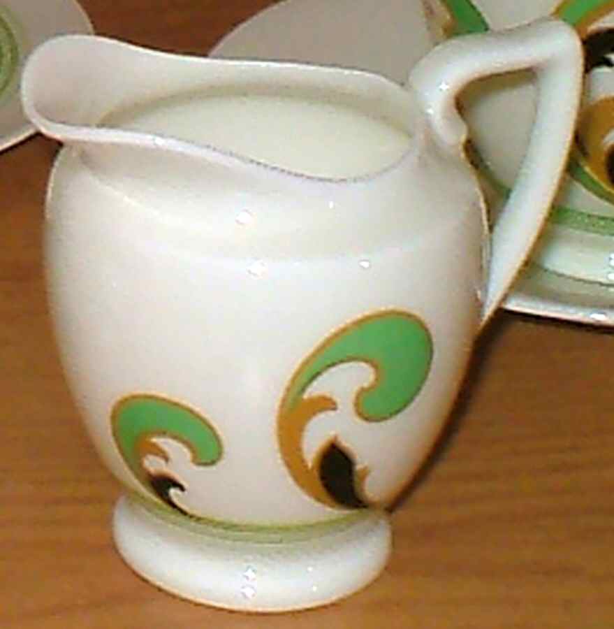 V1289 Creamer by Royal Doulton-1