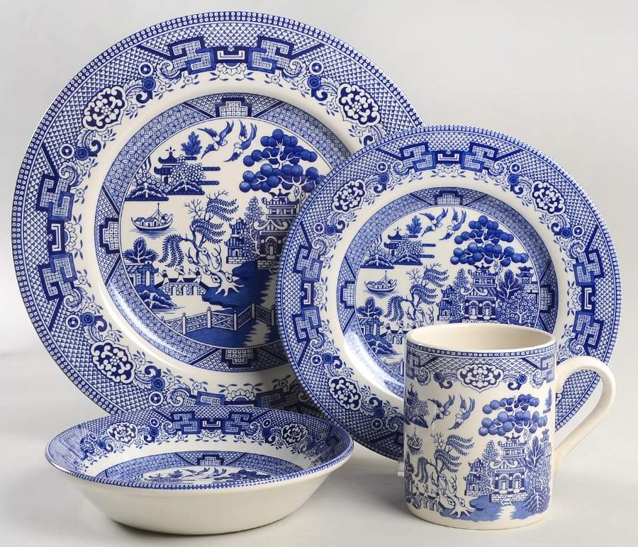 Blue Willow 4 Piece Place Setting by Royal Stafford-1