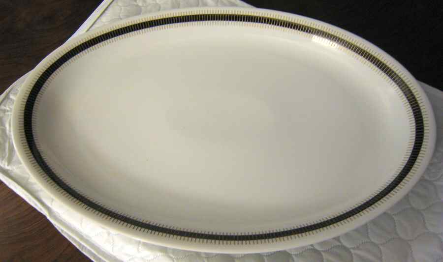 3165 (Form E) 12" Oval Serving Platter by Rosenthal - Continental-1