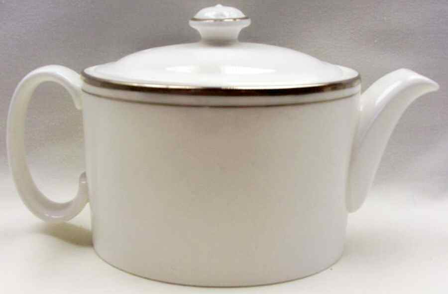 RD338 Teapot & Lid by Royal Doulton-1