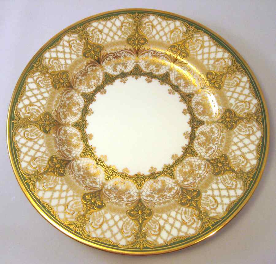 V299 Dinner Plate by Royal Doulton-1