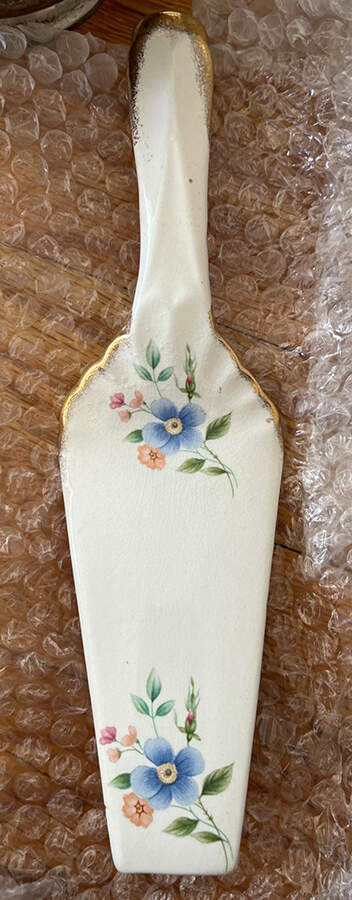 RWO9 Solid Ceramic Pie/Cake Server by Royal Crown (England)-1