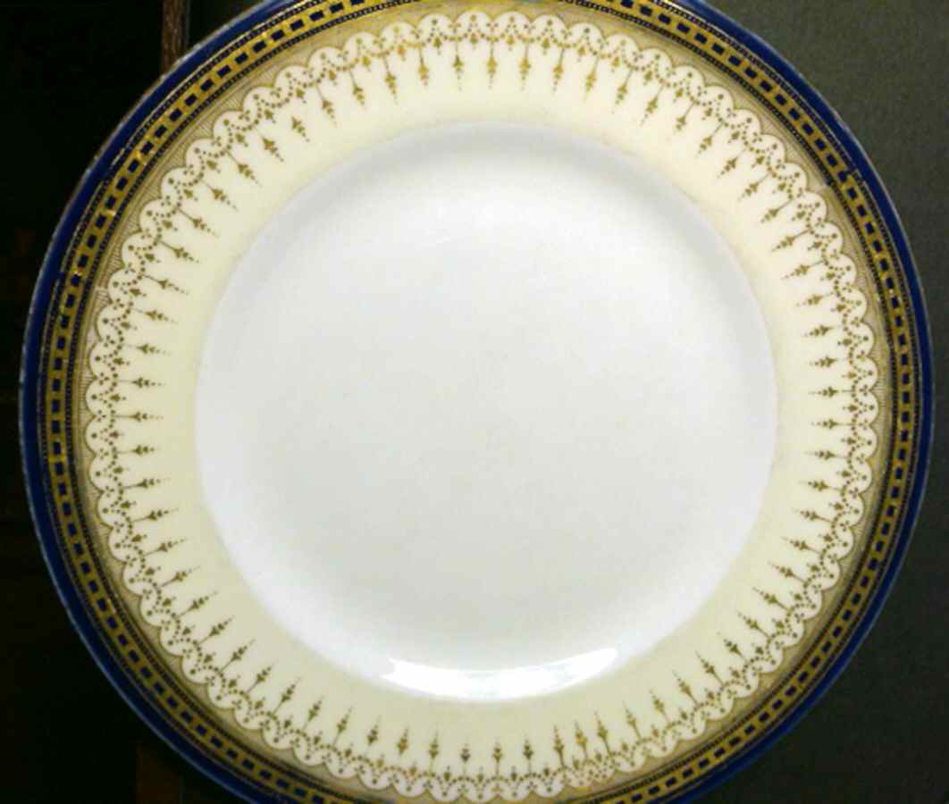 H929 Dinner Plate by Royal Doulton-1