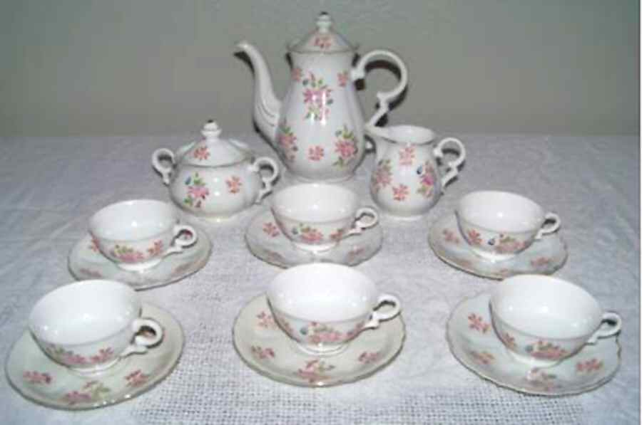 RSY46 Sugar Bowl & Lid by Royal Sealy-1