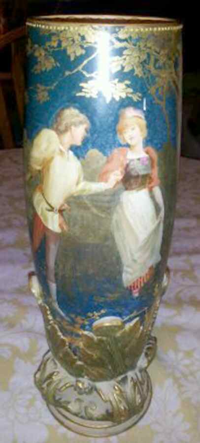 A9023 Vase by Royal Doulton-1
