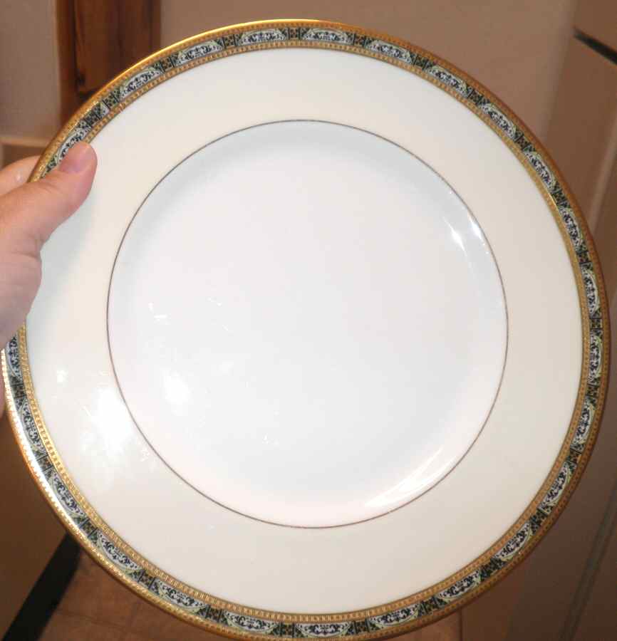 8655 Dinner Plate by Royal Doulton-1