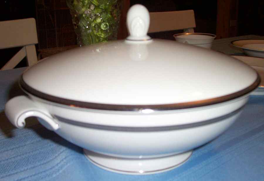 R2289 Round Covered Vegetable by Rosenthal - Continental-1
