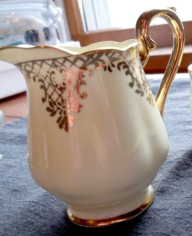 926 Creamer by Royal Albert-1