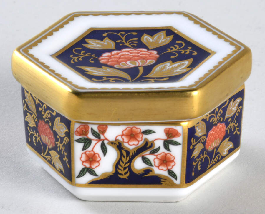 A1298 Trinket Box & Lid by Royal Crown Derby-1