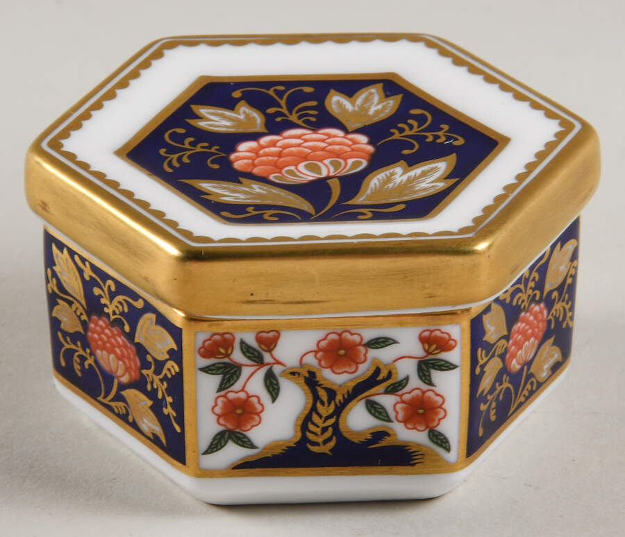 A1298 Small Trinket Box & Lid by Royal Crown Derby-1