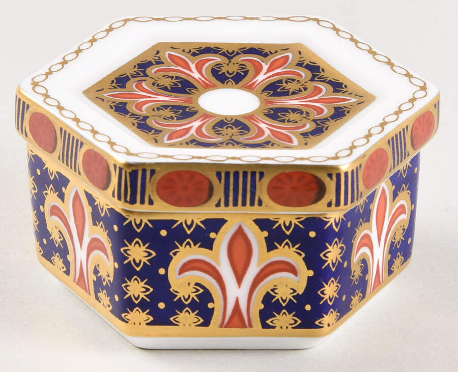 A1297 Trinket Box & Lid by Royal Crown Derby-1