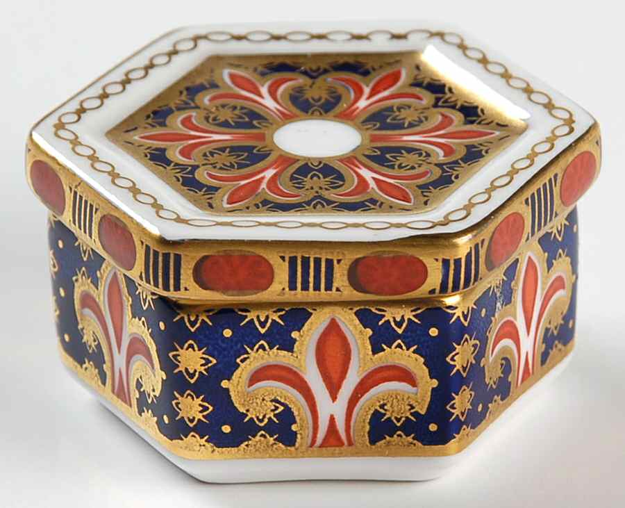 A1297 Trinket Box with Lid by Royal Crown Derby-1