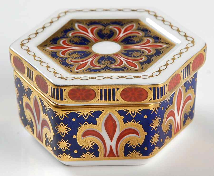 A1297 Trinket Box with Lid by Royal Crown Derby-1