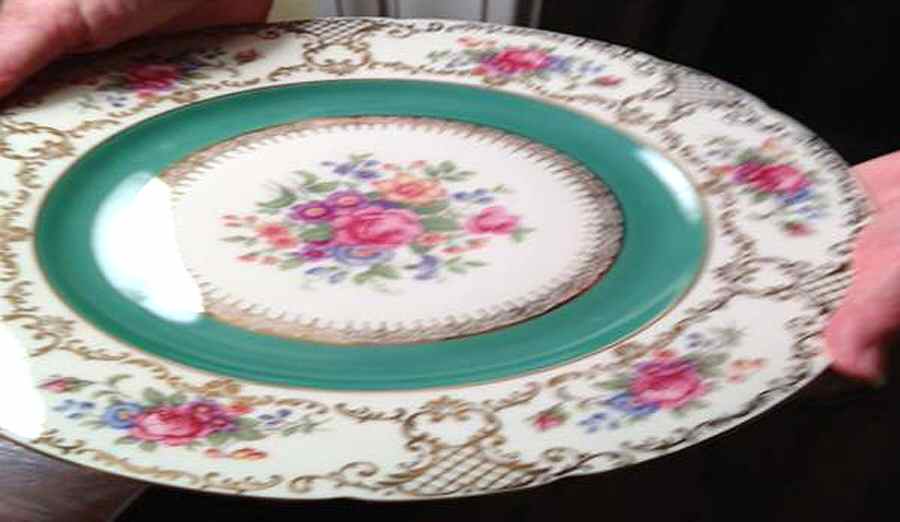 ROI77 Dinner Plate by Royal Ivory (Czech, Germany)-1