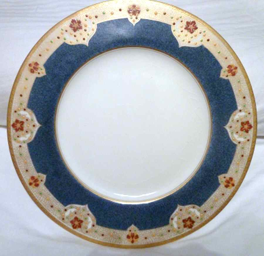 C1312 Dinner Plate by Royal Worcester-1