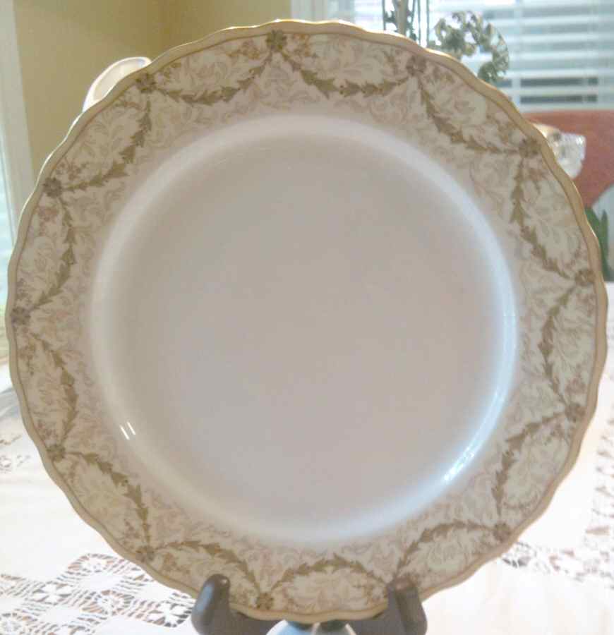 C4935 Dinner Plate by Royal Doulton-1