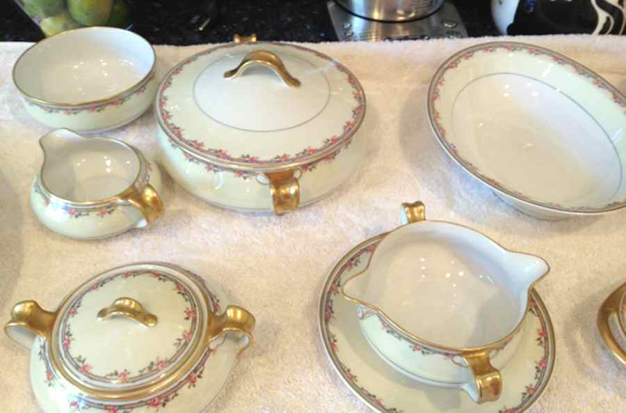R2295 Round Covered Vegetable by Rosenthal - Continental-1