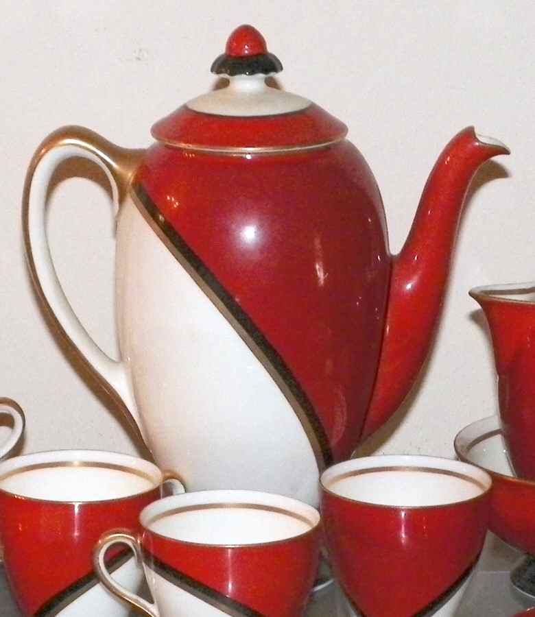 De Luxe Coffee Pot & Lid by Royal Doulton-1