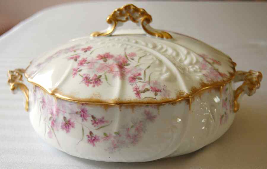RDN208 Round Covered Vegetable by M Redon-1