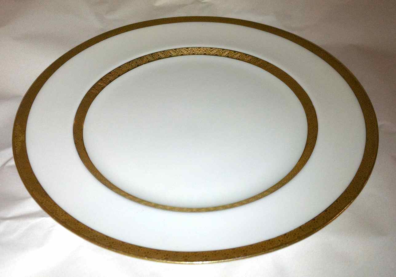 E4951 Dinner Plate by Royal Doulton-1